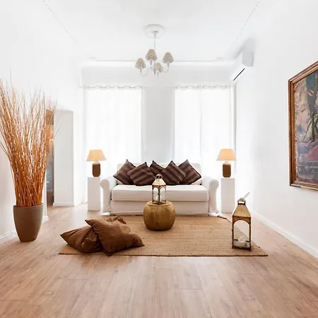 Piazza di Spagna Historic Flat-3